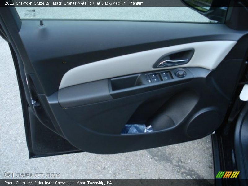 Door Panel of 2013 Cruze LS