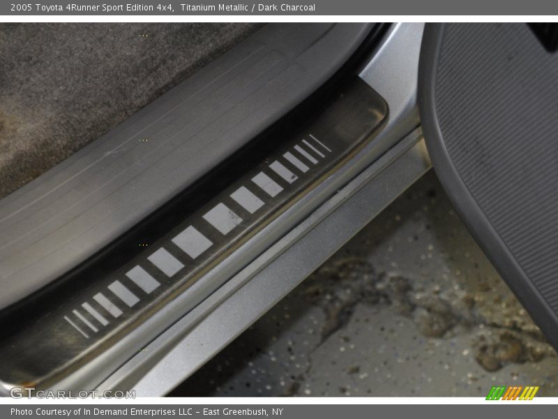 Titanium Metallic / Dark Charcoal 2005 Toyota 4Runner Sport Edition 4x4