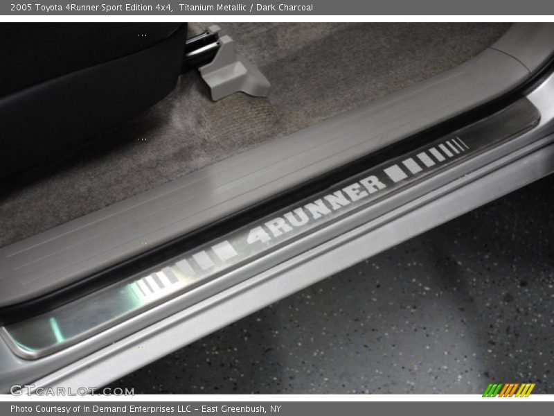 Titanium Metallic / Dark Charcoal 2005 Toyota 4Runner Sport Edition 4x4