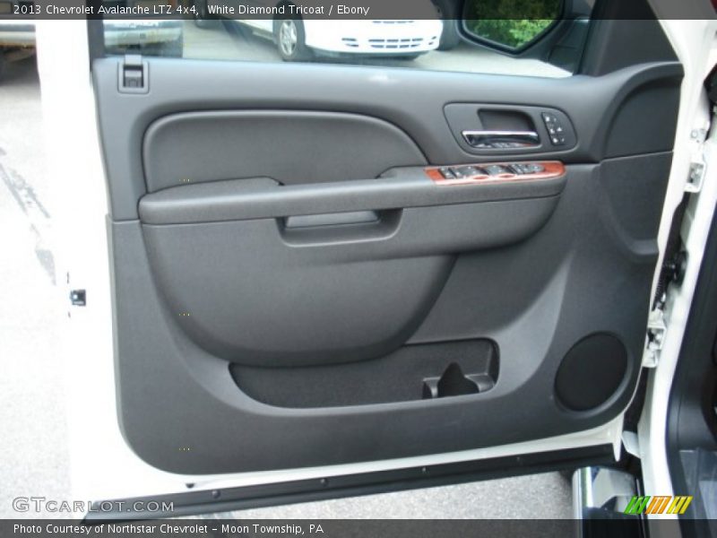 White Diamond Tricoat / Ebony 2013 Chevrolet Avalanche LTZ 4x4