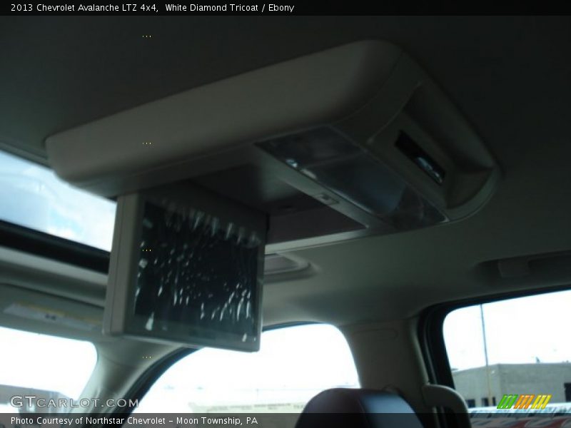 White Diamond Tricoat / Ebony 2013 Chevrolet Avalanche LTZ 4x4