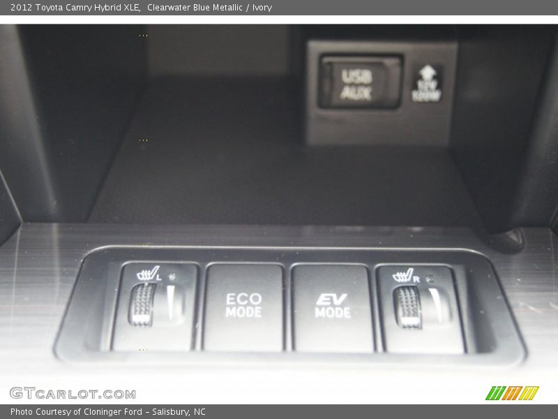 Clearwater Blue Metallic / Ivory 2012 Toyota Camry Hybrid XLE