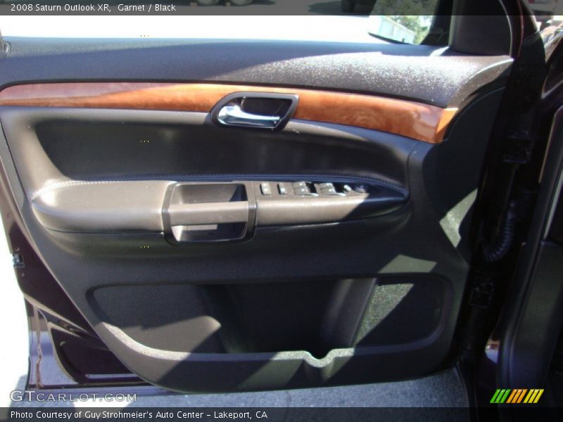 Garnet / Black 2008 Saturn Outlook XR