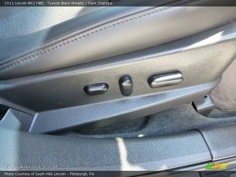 Tuxedo Black Metallic / Dark Charcoal 2011 Lincoln MKZ FWD