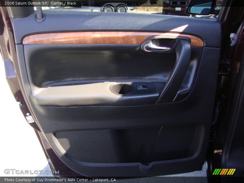 Garnet / Black 2008 Saturn Outlook XR