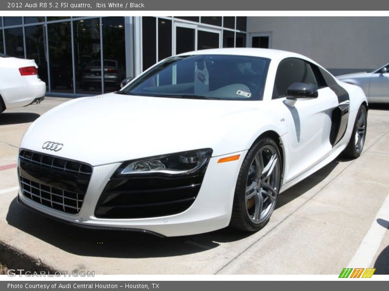 Front 3/4 View of 2012 R8 5.2 FSI quattro
