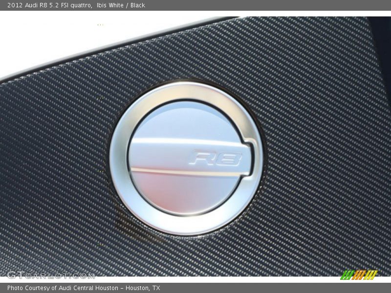 Ibis White / Black 2012 Audi R8 5.2 FSI quattro