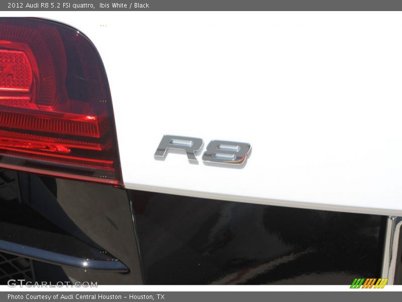 R8 - 2012 Audi R8 5.2 FSI quattro