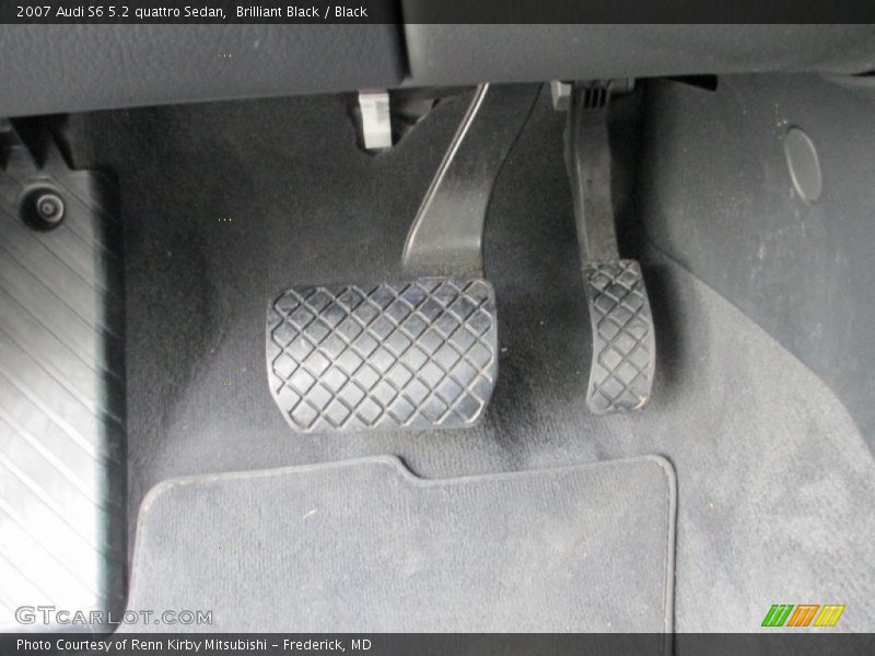 Controls of 2007 S6 5.2 quattro Sedan