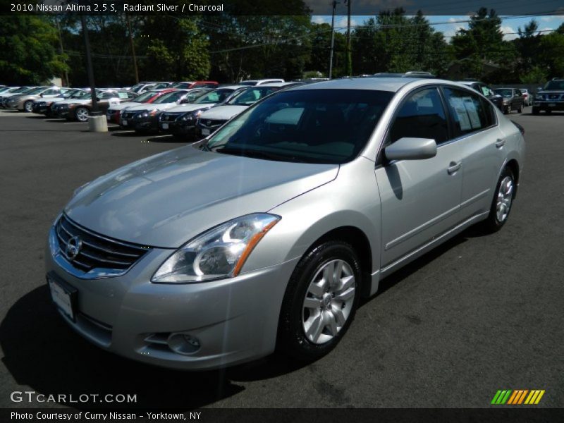 Radiant Silver / Charcoal 2010 Nissan Altima 2.5 S