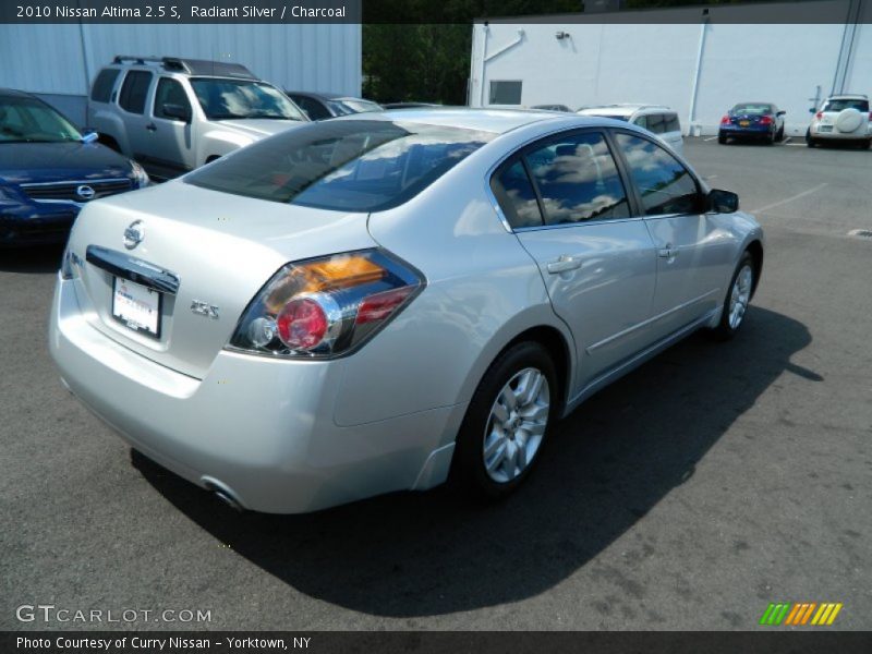 Radiant Silver / Charcoal 2010 Nissan Altima 2.5 S