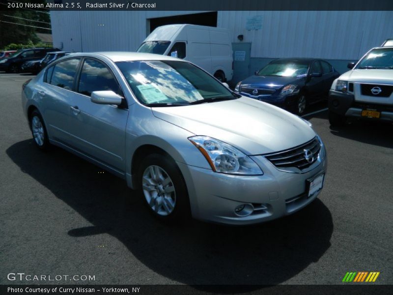 Radiant Silver / Charcoal 2010 Nissan Altima 2.5 S