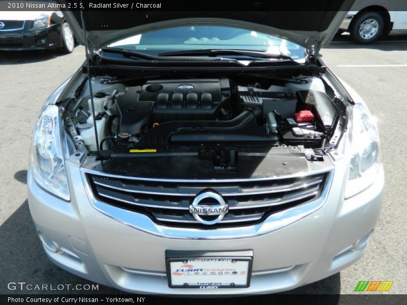 Radiant Silver / Charcoal 2010 Nissan Altima 2.5 S