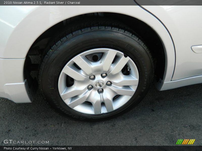 Radiant Silver / Charcoal 2010 Nissan Altima 2.5 S
