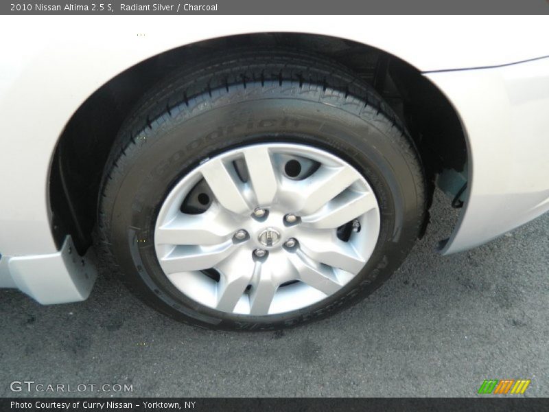 Radiant Silver / Charcoal 2010 Nissan Altima 2.5 S
