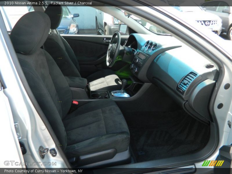 Radiant Silver / Charcoal 2010 Nissan Altima 2.5 S