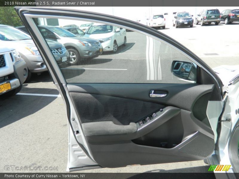 Radiant Silver / Charcoal 2010 Nissan Altima 2.5 S