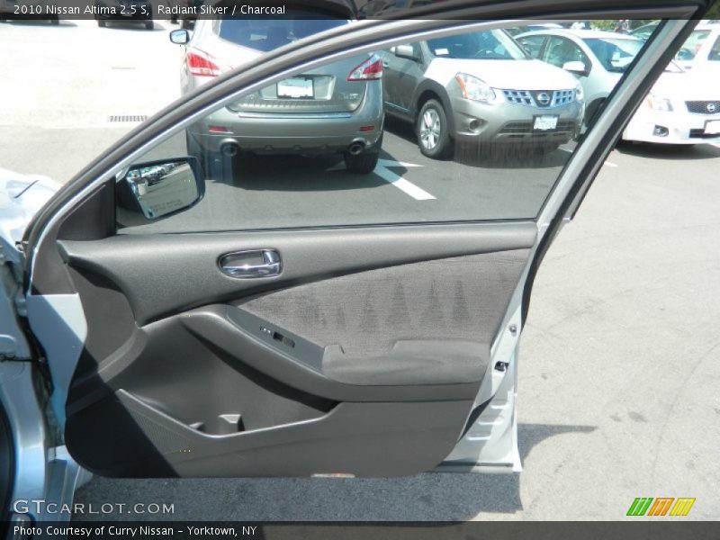 Radiant Silver / Charcoal 2010 Nissan Altima 2.5 S