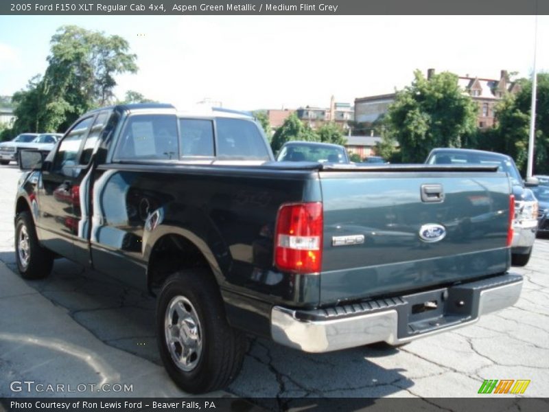 Aspen Green Metallic / Medium Flint Grey 2005 Ford F150 XLT Regular Cab 4x4