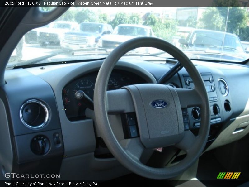 Aspen Green Metallic / Medium Flint Grey 2005 Ford F150 XLT Regular Cab 4x4