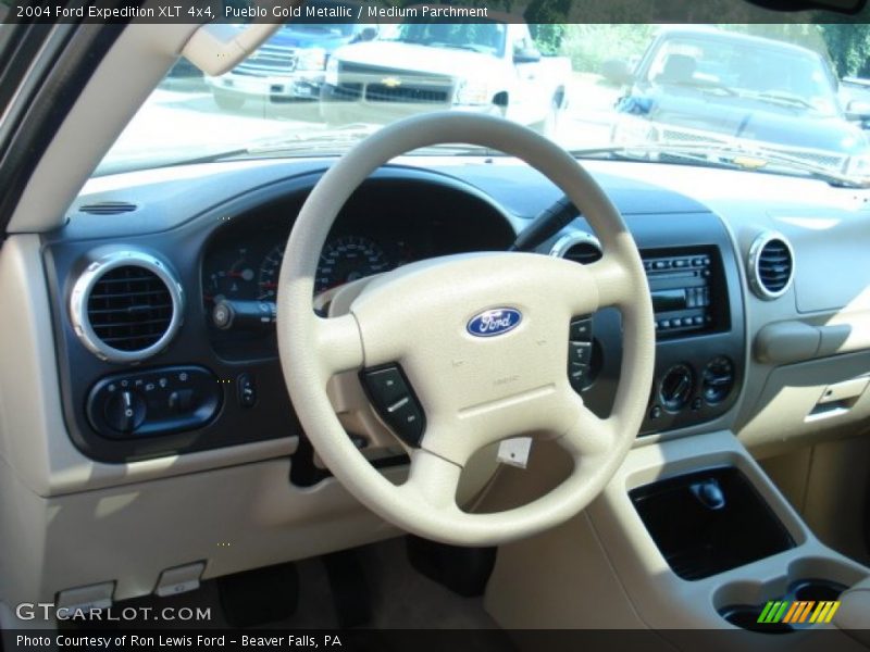 Pueblo Gold Metallic / Medium Parchment 2004 Ford Expedition XLT 4x4