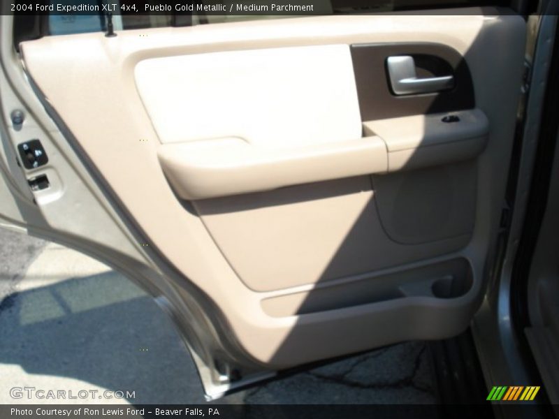 Pueblo Gold Metallic / Medium Parchment 2004 Ford Expedition XLT 4x4