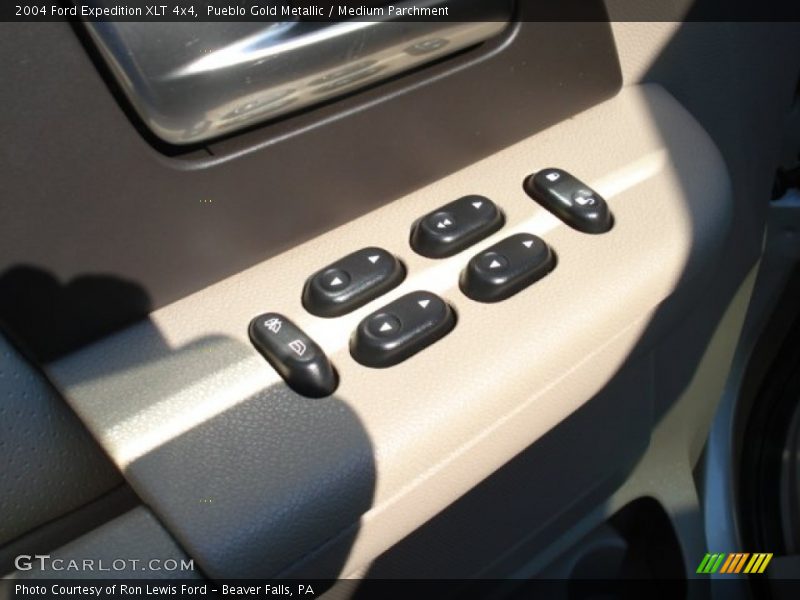 Pueblo Gold Metallic / Medium Parchment 2004 Ford Expedition XLT 4x4