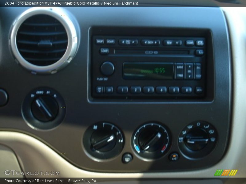 Pueblo Gold Metallic / Medium Parchment 2004 Ford Expedition XLT 4x4