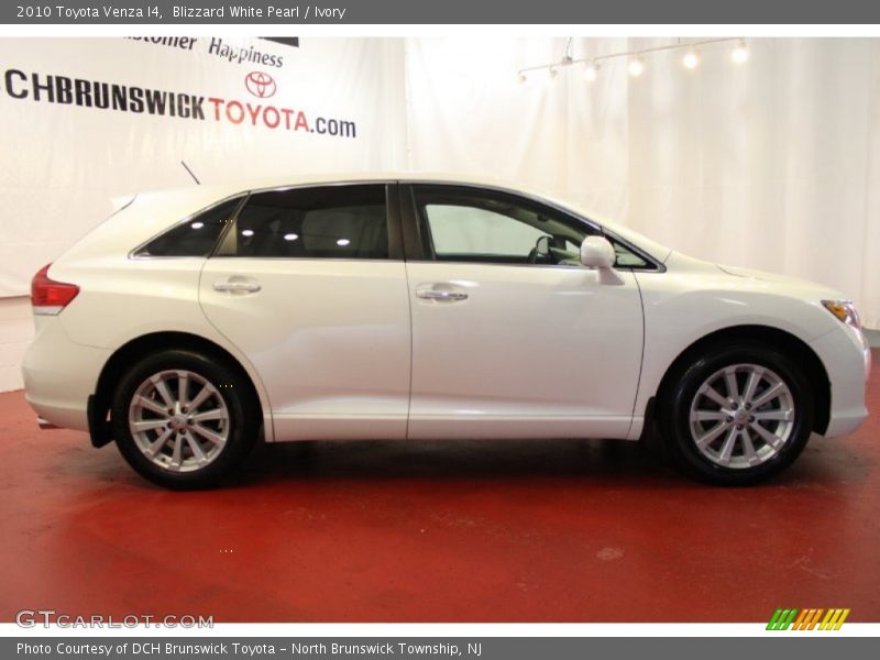 Blizzard White Pearl / Ivory 2010 Toyota Venza I4