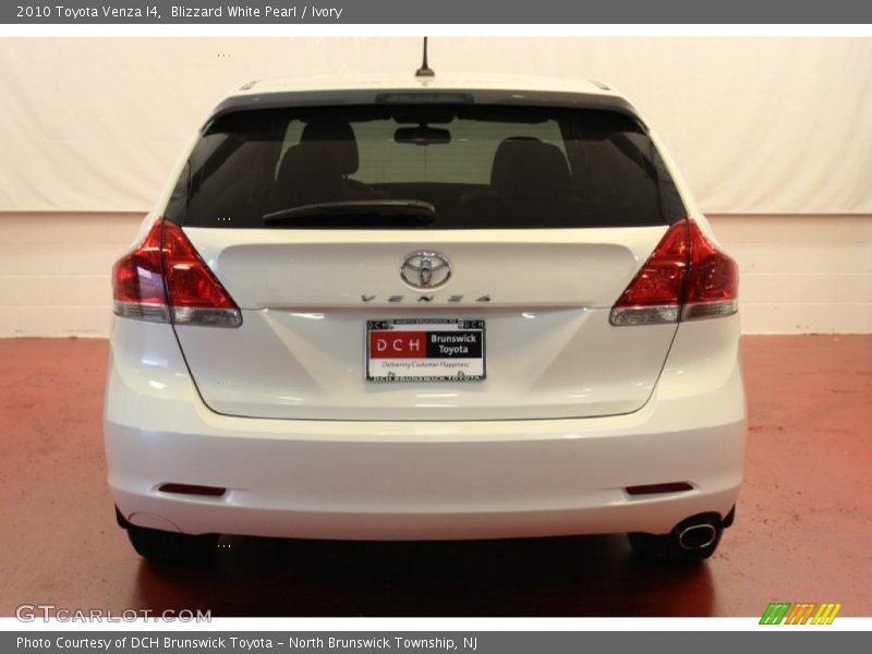 Blizzard White Pearl / Ivory 2010 Toyota Venza I4