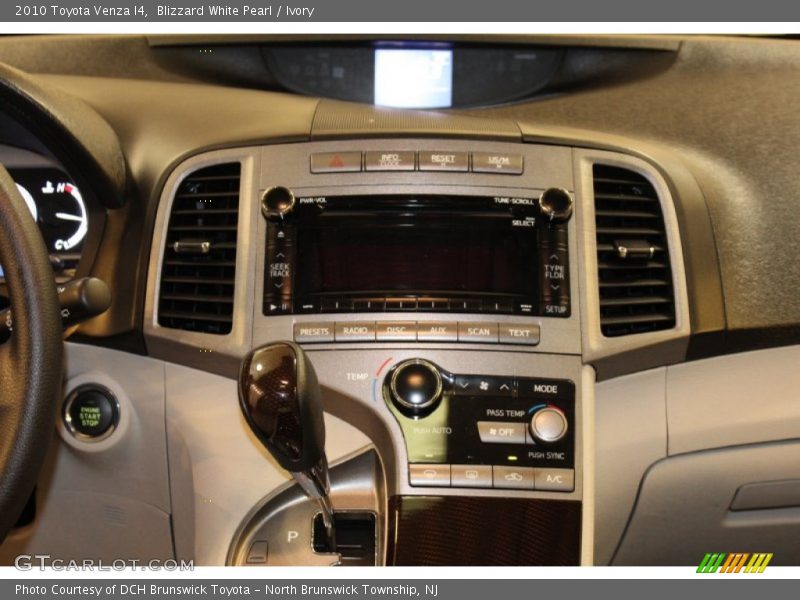 Blizzard White Pearl / Ivory 2010 Toyota Venza I4