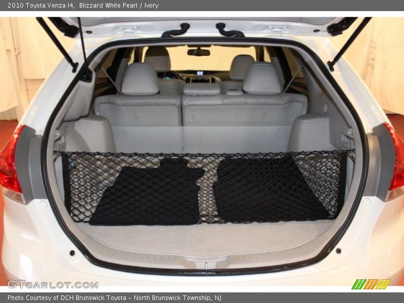 Blizzard White Pearl / Ivory 2010 Toyota Venza I4