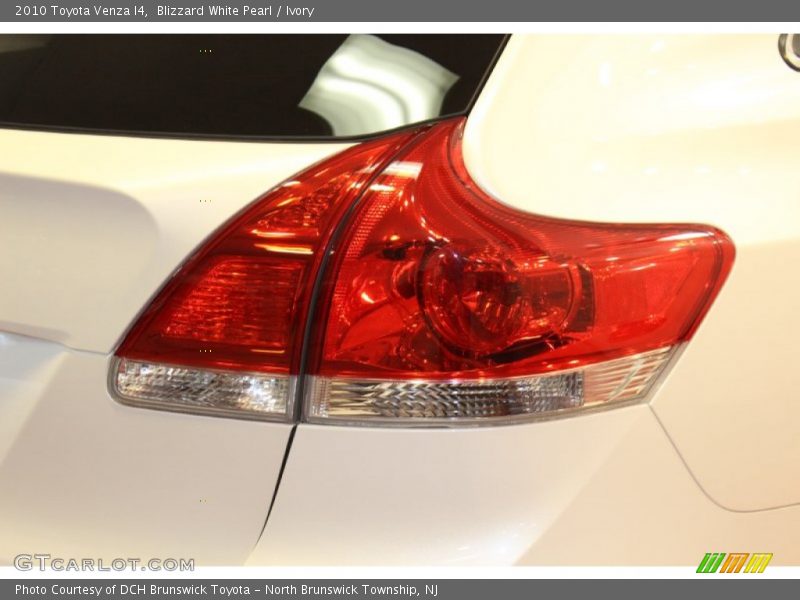 Blizzard White Pearl / Ivory 2010 Toyota Venza I4