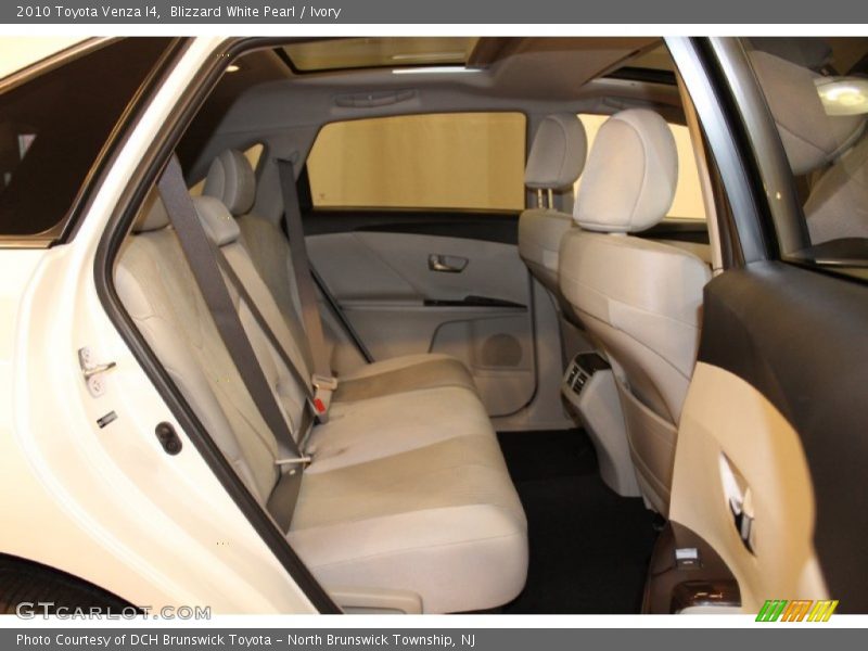 Blizzard White Pearl / Ivory 2010 Toyota Venza I4