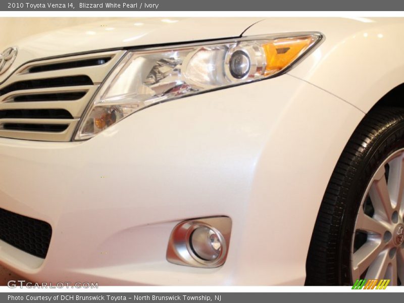 Blizzard White Pearl / Ivory 2010 Toyota Venza I4