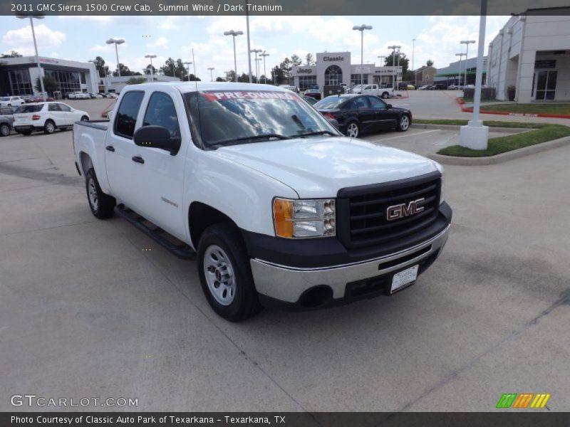 Front 3/4 View of 2011 Sierra 1500 Crew Cab