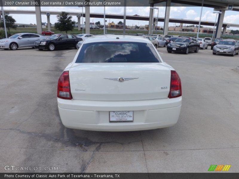 Cool Vanilla / Dark Slate Gray/Light Graystone 2007 Chrysler 300