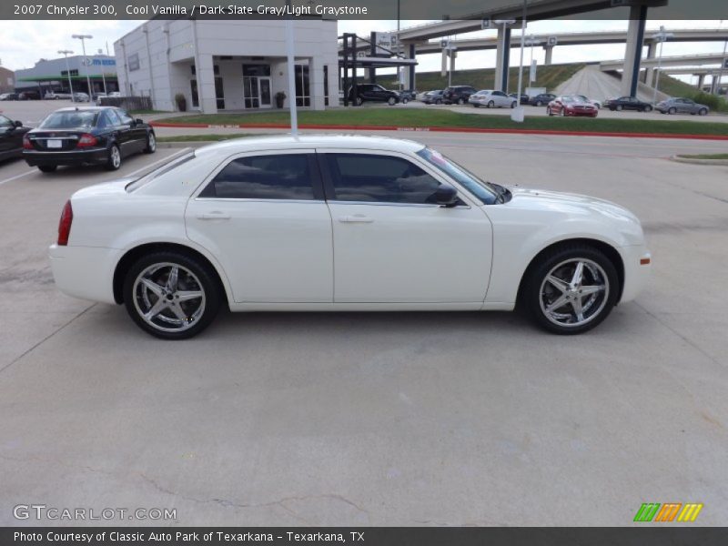 Cool Vanilla / Dark Slate Gray/Light Graystone 2007 Chrysler 300