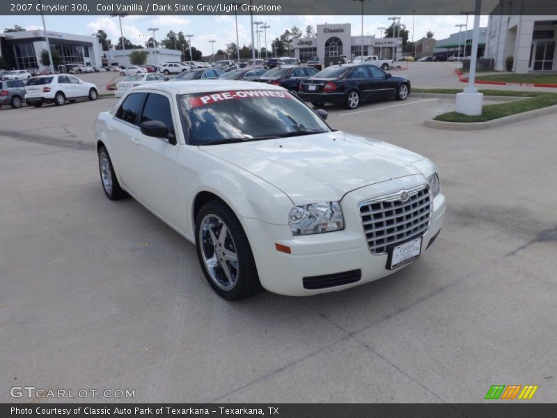 Cool Vanilla / Dark Slate Gray/Light Graystone 2007 Chrysler 300