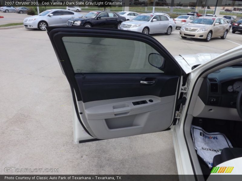 Cool Vanilla / Dark Slate Gray/Light Graystone 2007 Chrysler 300