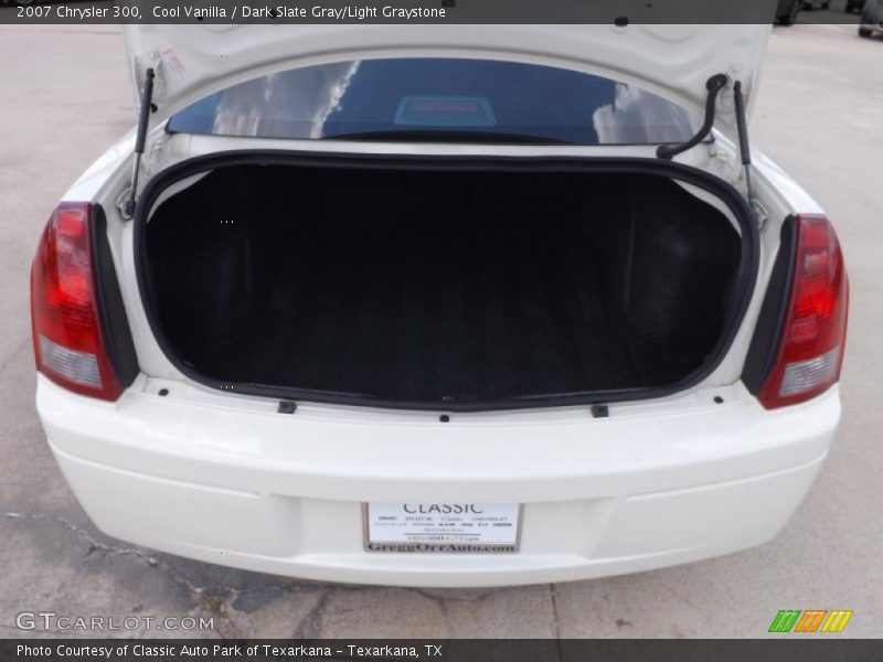 Cool Vanilla / Dark Slate Gray/Light Graystone 2007 Chrysler 300