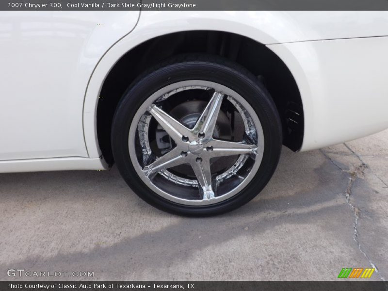 Cool Vanilla / Dark Slate Gray/Light Graystone 2007 Chrysler 300