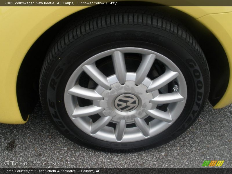 Sunflower Yellow / Grey 2005 Volkswagen New Beetle GLS Coupe
