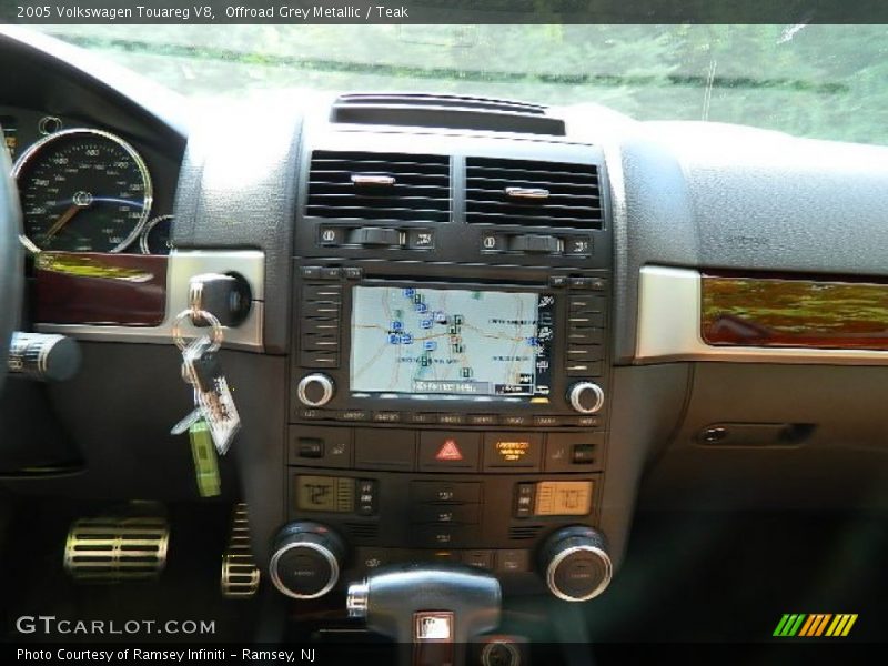 Offroad Grey Metallic / Teak 2005 Volkswagen Touareg V8