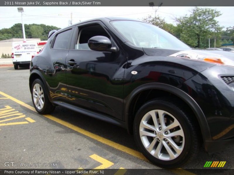 Sapphire Black / Black/Silver Trim 2011 Nissan Juke SV