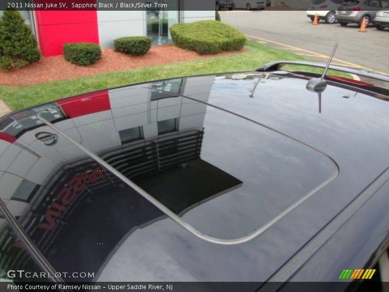 Sapphire Black / Black/Silver Trim 2011 Nissan Juke SV