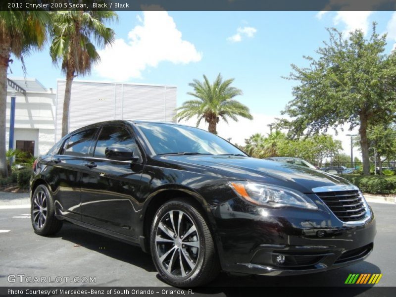 Front 3/4 View of 2012 200 S Sedan