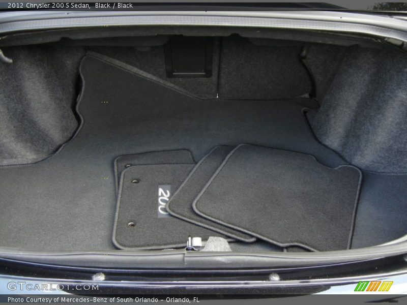  2012 200 S Sedan Trunk