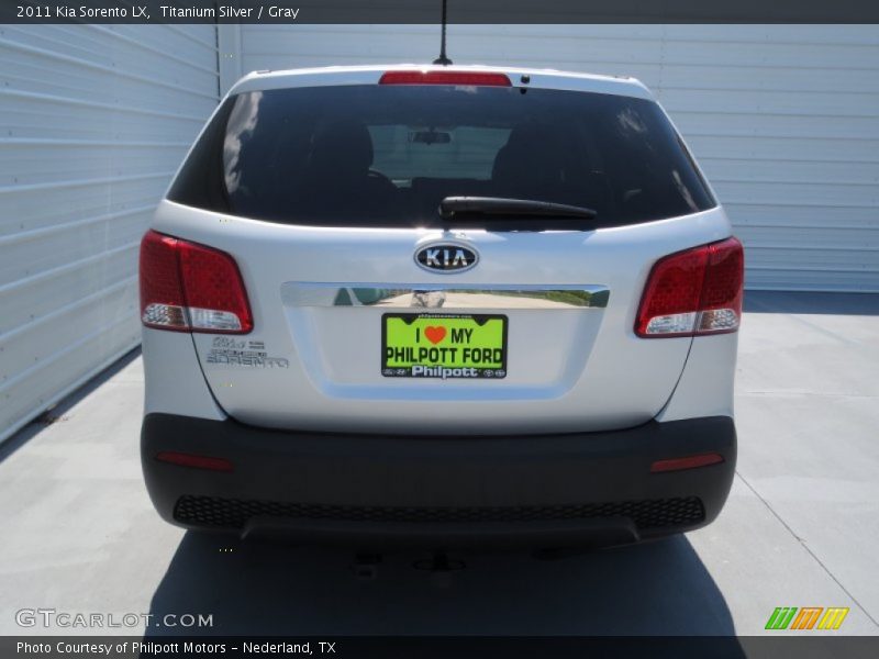 Titanium Silver / Gray 2011 Kia Sorento LX