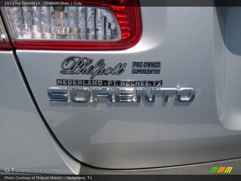 Titanium Silver / Gray 2011 Kia Sorento LX
